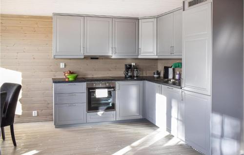 مطبخ, 3 Bedroom Amazing Home In Sjusjøen in Sjusjoen