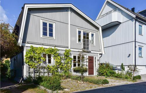 . Cozy Home In Karlskrona With Kitchen
