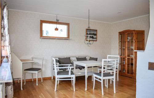 Cozy Home In Karlskrona With Kitchen