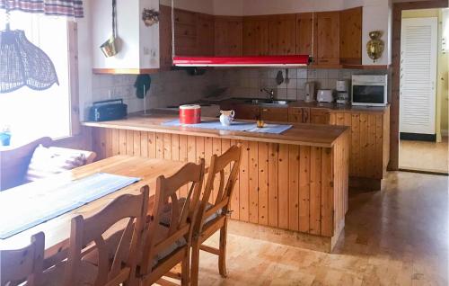 virtuve, Gorgeous Home In Rörvik With Wifi (Gorgeous Home In Rorvik With Wifi) in Rorvika