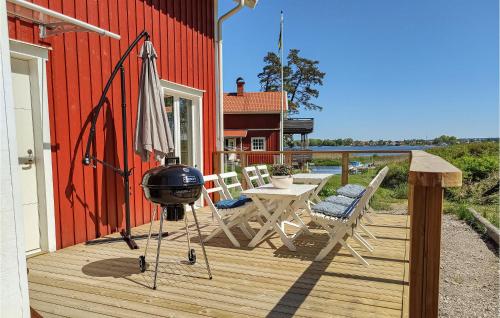 Lovely Home In Vnersborg With Lake View