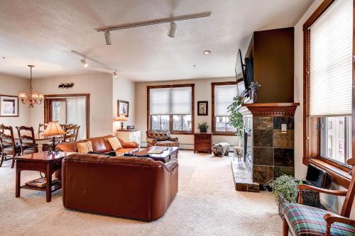 บริการและสิ่งอำนวยความสะดวก, Main Street Station in วอริเออร์ มาร์ค