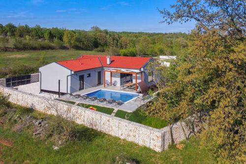 Villa Balun in Orihi - 3 bedrooms - pool - garden - sauna
