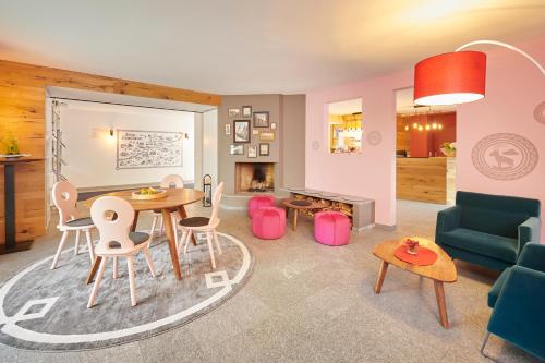 大堂, Reka-Ferienanlage Madulain in 馬杜萊恩