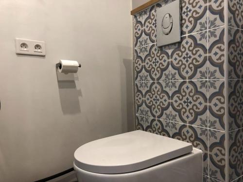 Bathroom, Suites Rive Gauche - FONTAINEBLEAU - Chez Julien in Fontainebleau