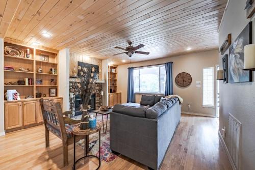 Little Creek Retreat, 4 Bedrooms, Hot Tub, Pet Friendly, Sleeps 10