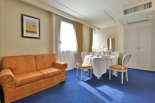 Junior Suite (2 Adults + 2 Children)