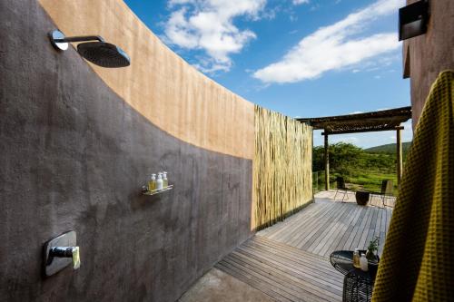 淋浴間, mFulaWozi Wilderness Biyela Lodge in 烏倫迪