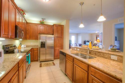 Lovely Third-Floor Vista Cay Resort Condo in Orlando, USA