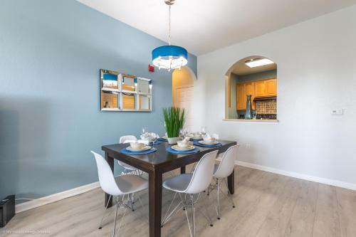 Stunning Top-Floor Condo, next to Clubhouse in Orlando, USA
