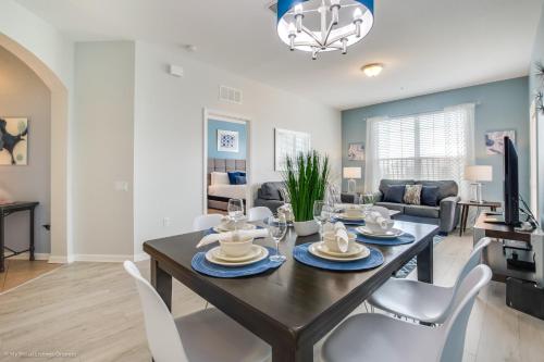 Stunning Top-Floor Condo, next to Clubhouse in Orlando, USA