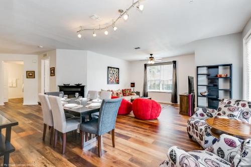 Newly Renovated 1st-Floor Condo at Vista Cay in Orlando, USA