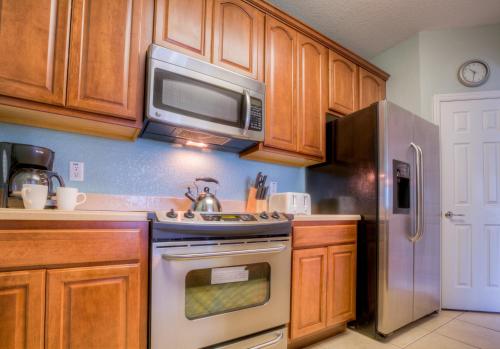 Vista Cay Condo w FREE Resort Access, near Disney in Orlando, USA
