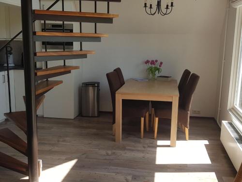  Holiday Home Tuitjenhorn near Coast in Tuitjenhorn