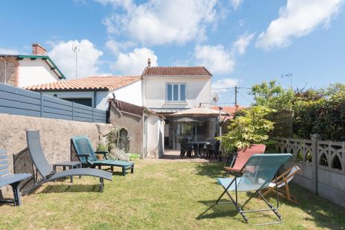Maison avec véranda et jardin à 5 min des plages gîte à louer La Birochere