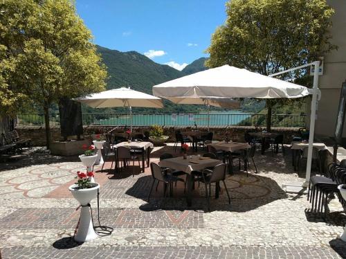 Tuvākā izklaides vieta, La Minicasa al Lago del Turano in Castel Di Tora