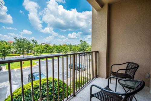 Luxurious Condo w Modern Design, near Disney