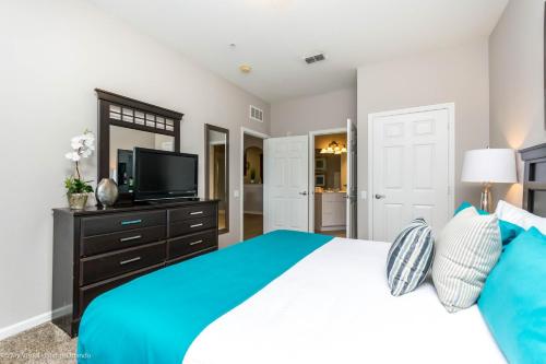 Tropical Retreat - image 11