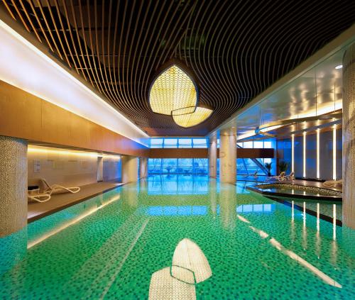 Swimming pool, Wingtech Hotel in Huangshi