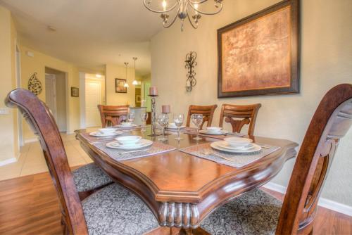 Stylish Condo at Vista Cay Resort Minutes to WDW in Orlando, USA