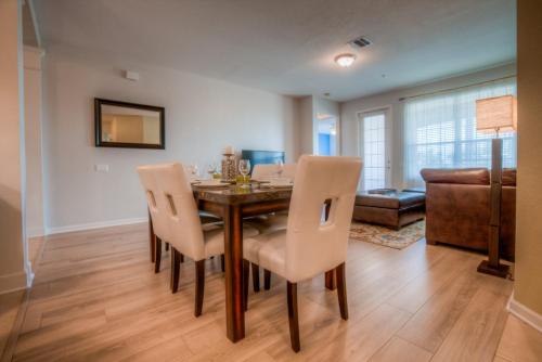 Beautiful LAKEVIEW Deluxe Condo Near Theme Parks in Orlando, USA