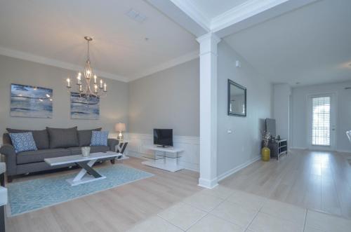 Beautiful LAKEVIEW Deluxe Condo Near Theme Parks in Orlando, USA