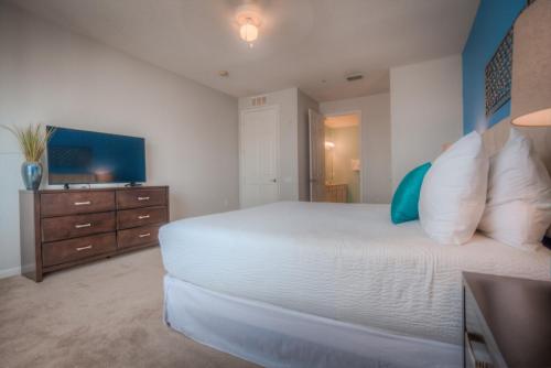 Tropicana Lakeview - image 13