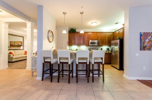 Spacious Condo in Vista Cay Resort LUXURY AWAITS thumb 4