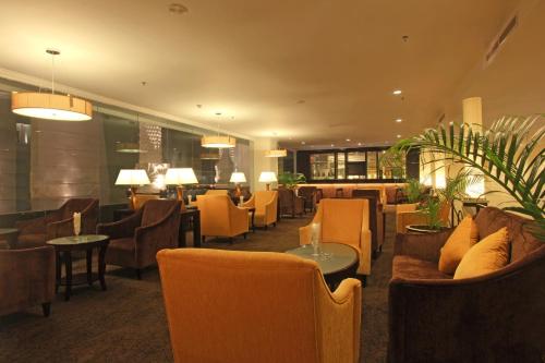 Bar/lounge, Harmoni One Convention Hotel & Service Apartments in Batam Island