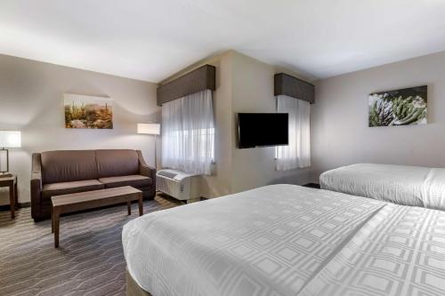 Queen Room with Two Queen Beds and Sofa Bed