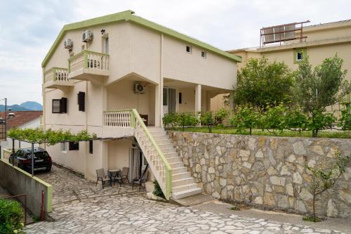 A szálláshely kívülről, Guest House Ana in Petrovac