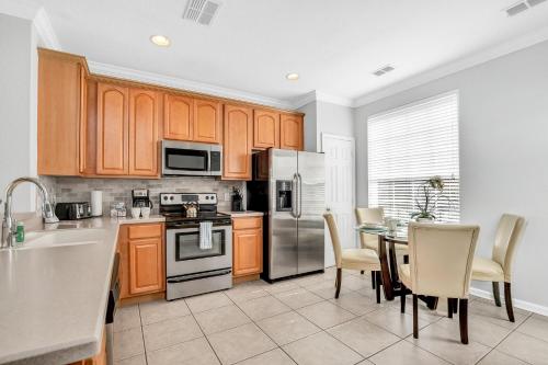 NEWLY RENOVATED Townhome, Near Universal & I-Drive in Orlando, USA
