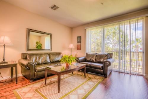 Gorgeous Townhome w FREE Resort Access in Orlando, USA