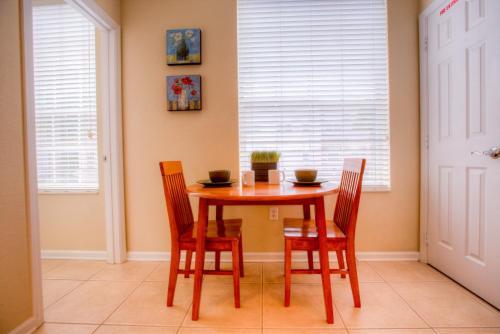 Gorgeous Townhome w FREE Resort Access in Orlando, USA