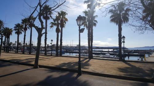 1bed Apartment Sleeps 4 - Sea Views Wifi Parking