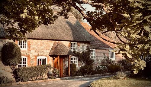 Stunning 3-Bed Thatched Cottage in Dorset gîte à louer Winfrith Newburgh