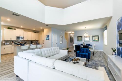 Beautiful Home wPrivate Pool & Spa, near WDW in Kissimmee, USA