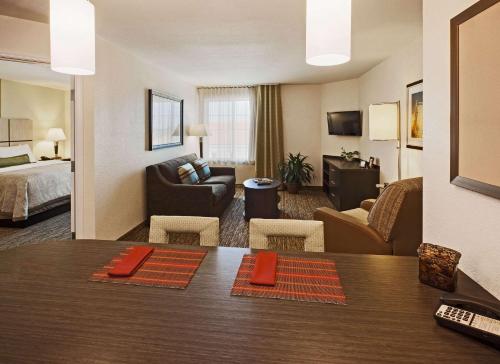 Sonesta Simply Suites Kansas City Overland Park - image 6