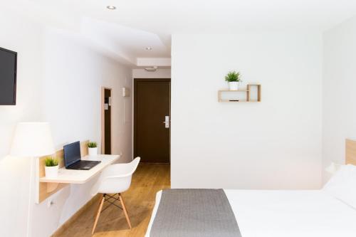 Double Room image 5