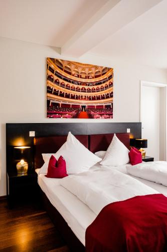 1 king bed, 2 twin beds