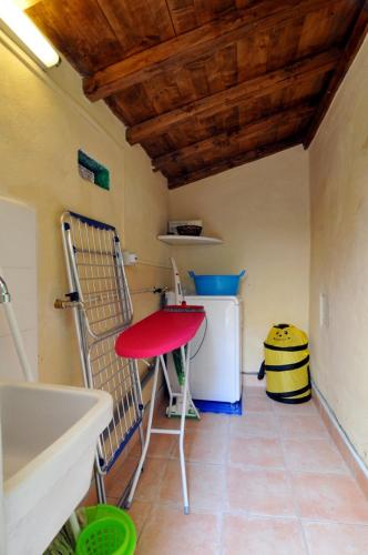 One-Bedroom Apartment image 6