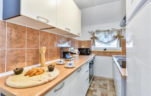 Stunning Home In Vrtlinovec With Wifi, Outdoor Swimming Pool And Heated Swimming Pool photo 4