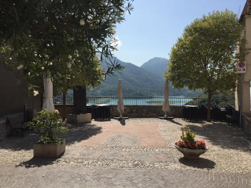 Tuvākā izklaides vieta, La Minicasa al Lago del Turano in Castel Di Tora