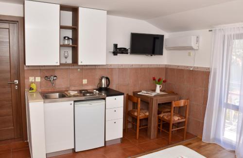 Konyha, Apartments Simun in Mou