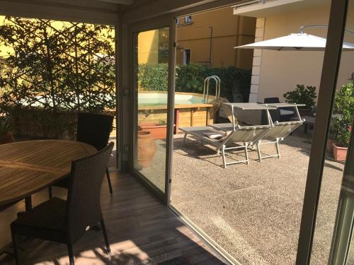 Peldbaseins, A Casa Nostra in Massa E Cozzile