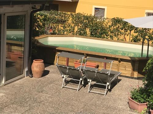 Peldbaseins, A Casa Nostra in Massa E Cozzile