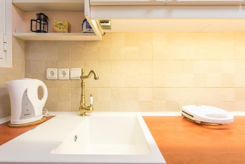 One-Bedroom Apartment image 1