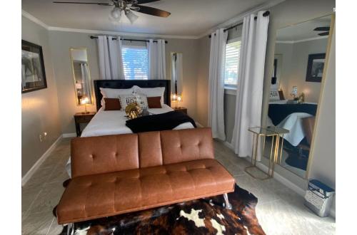 Stunning Cozy Downtown Guesthouse in San Antonio, USA