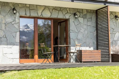 Apartment with Mountain View image 4