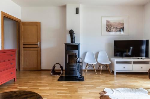 Apartment with Mountain View image 7
